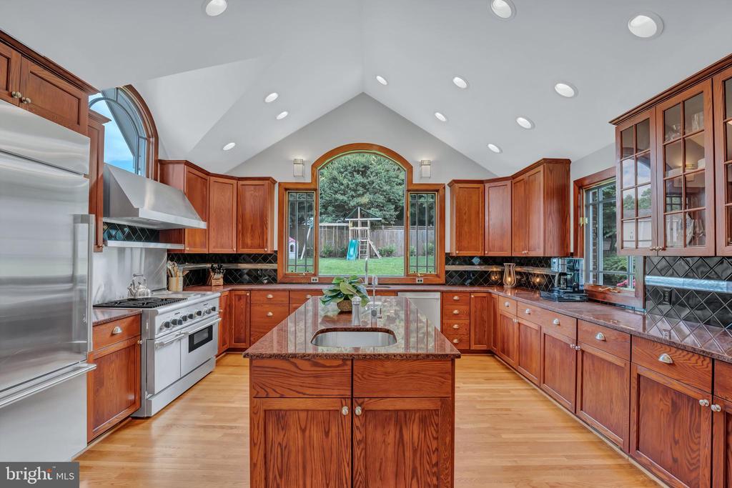 9611 CARRIAGE ROAD