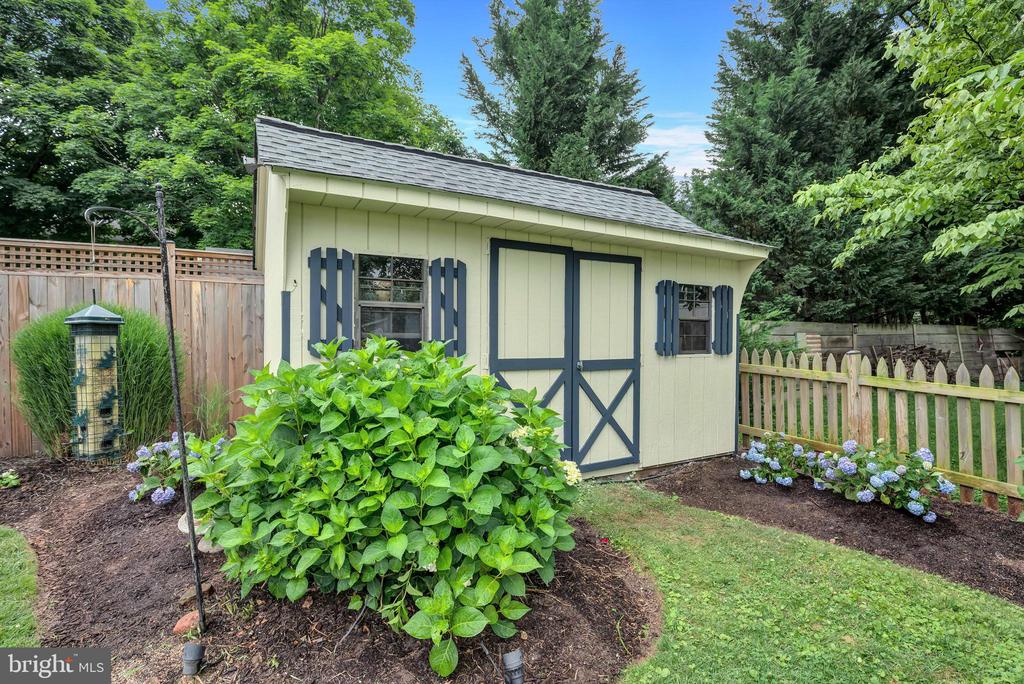 9611 CARRIAGE ROAD