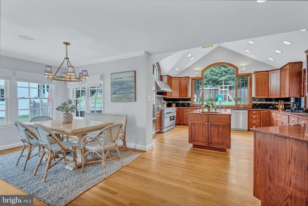 9611 CARRIAGE ROAD