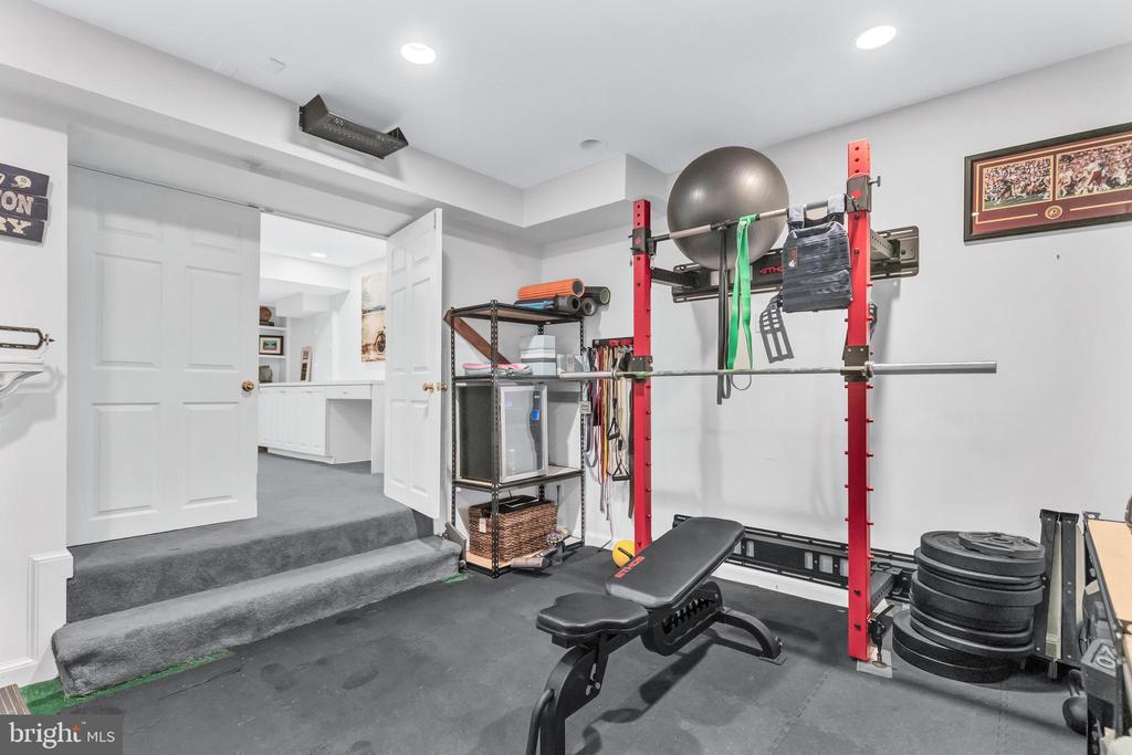 9611 CARRIAGE ROAD