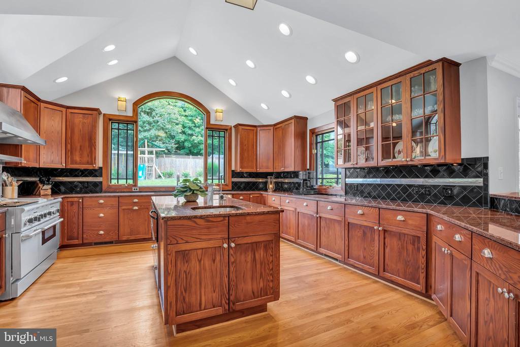 9611 CARRIAGE ROAD