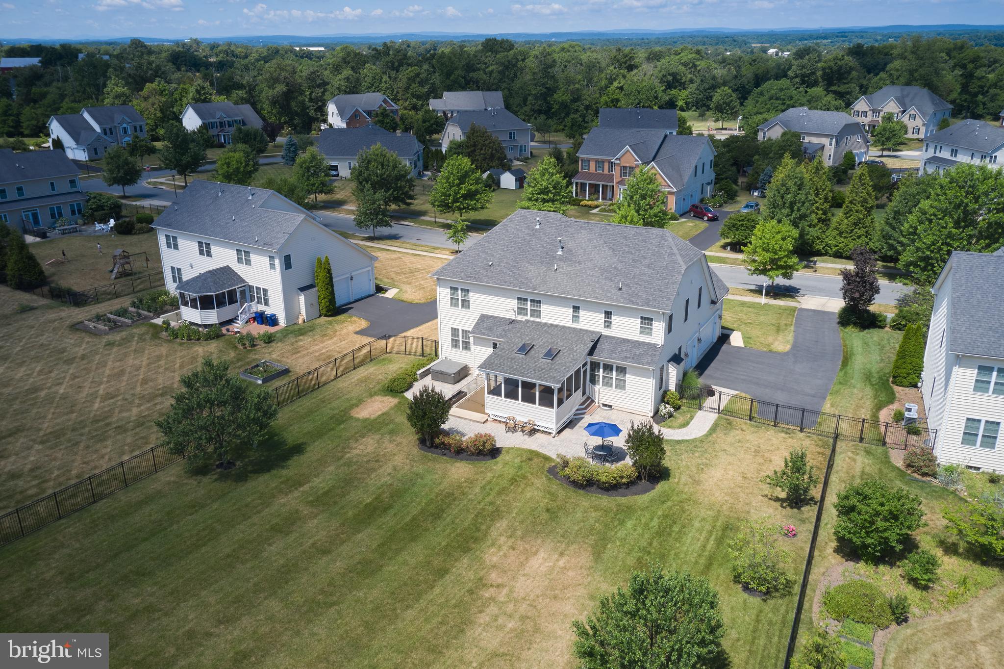 17605 SHORES