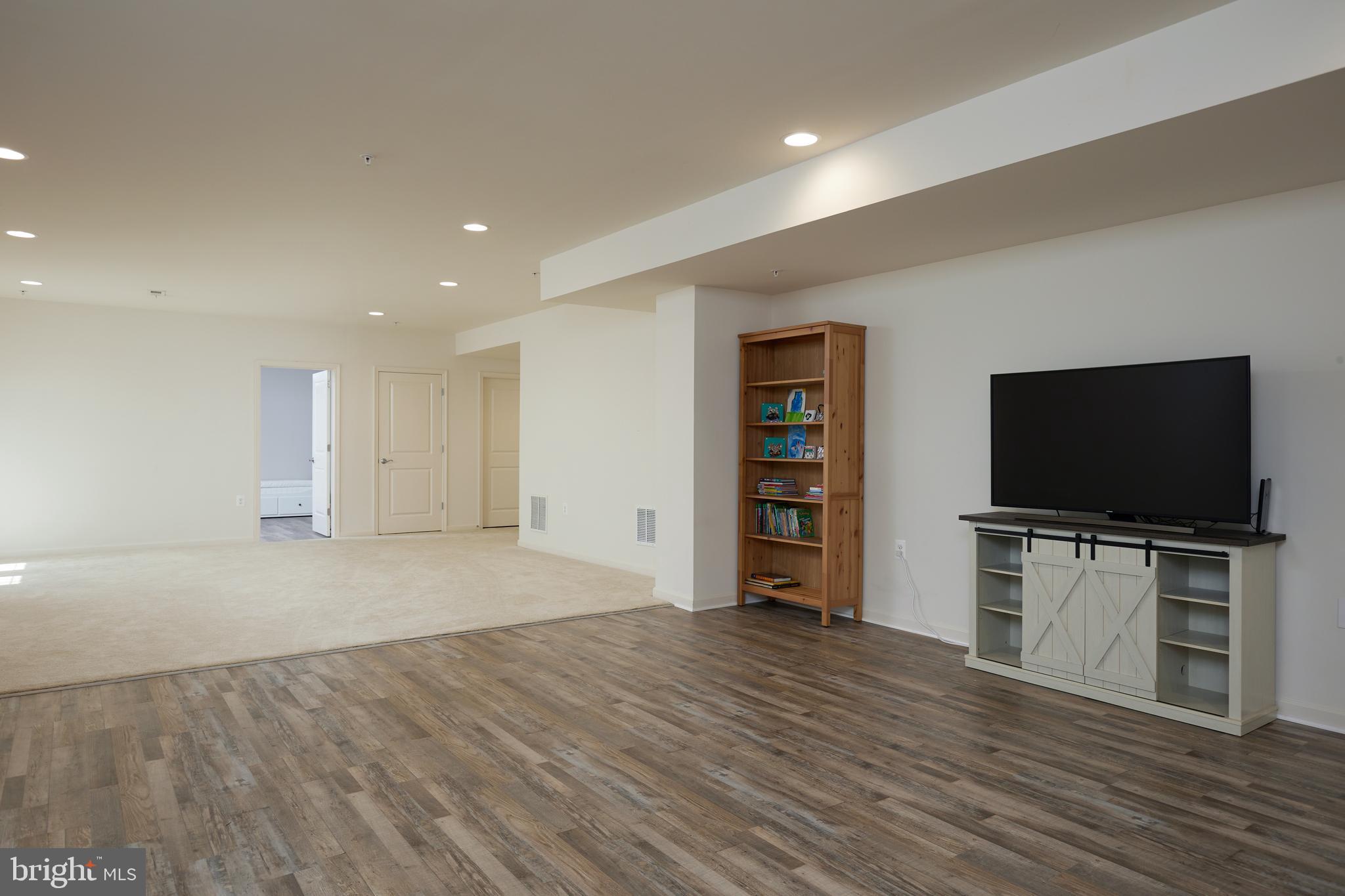 17605 SHORES
