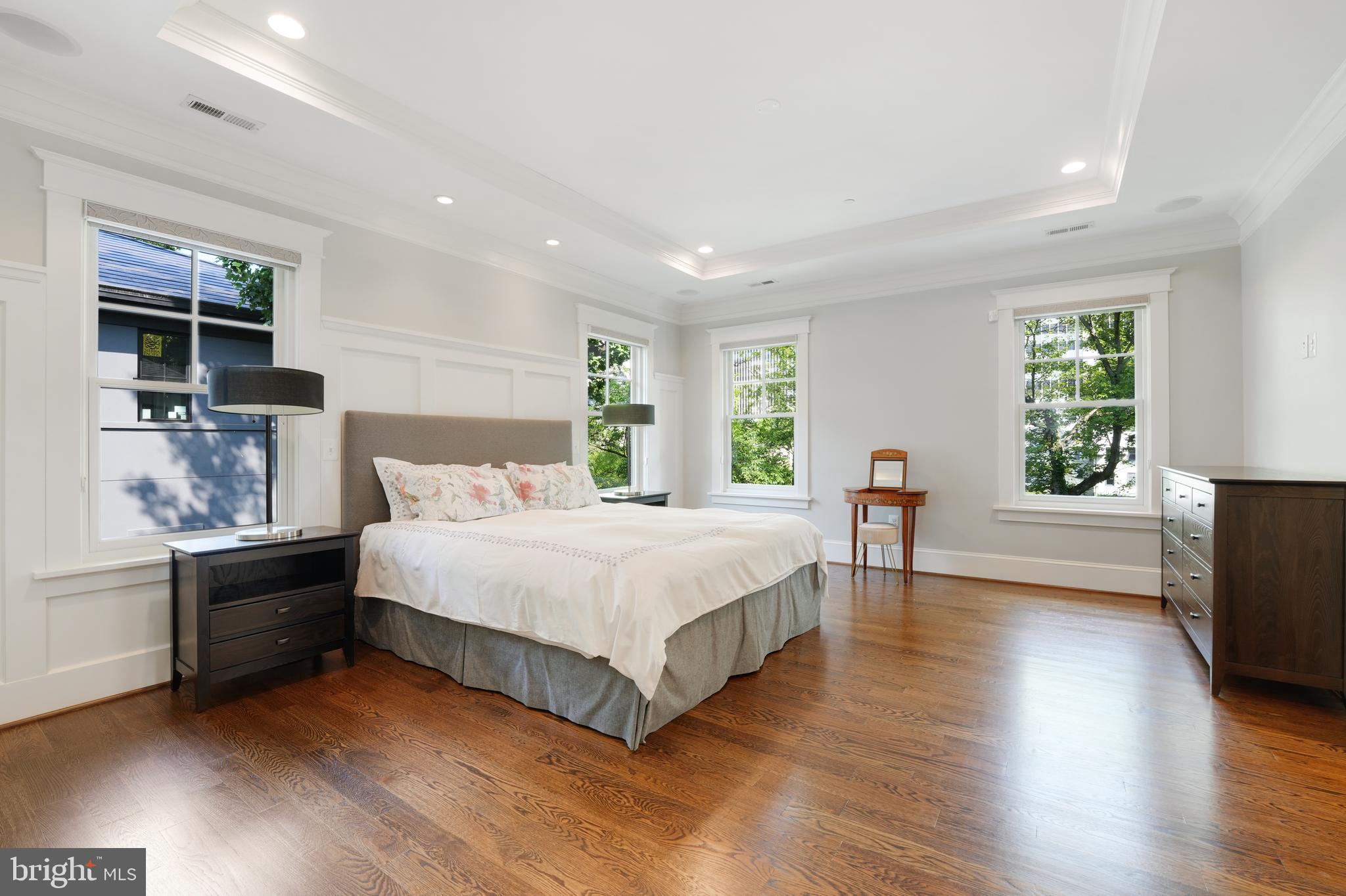 4303 ELM STREET