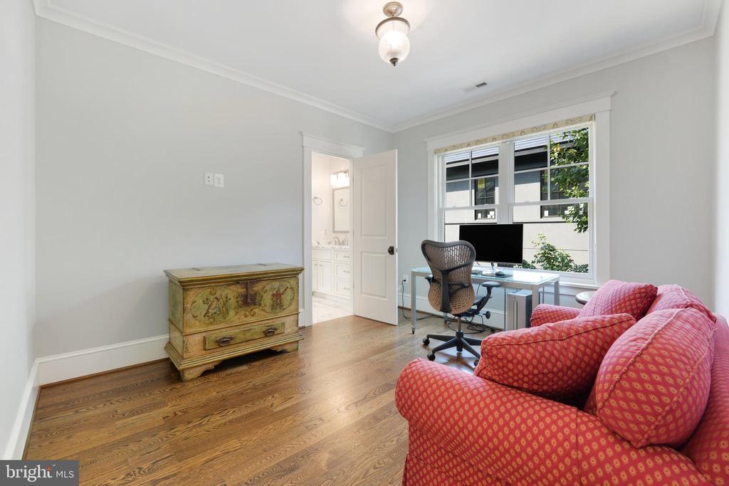 4303 ELM STREET