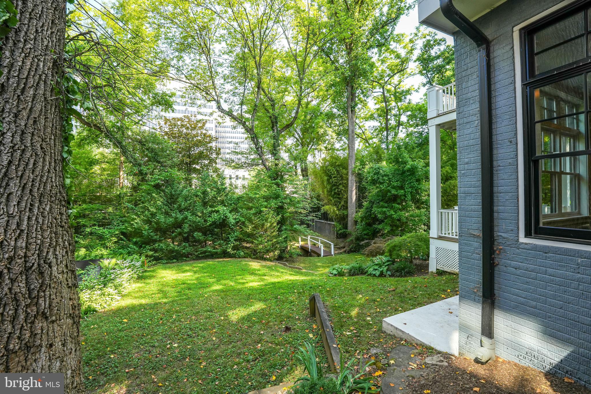 4303 ELM STREET