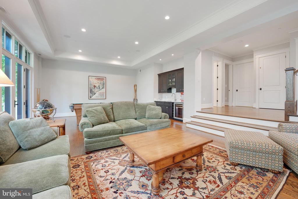 4303 ELM STREET