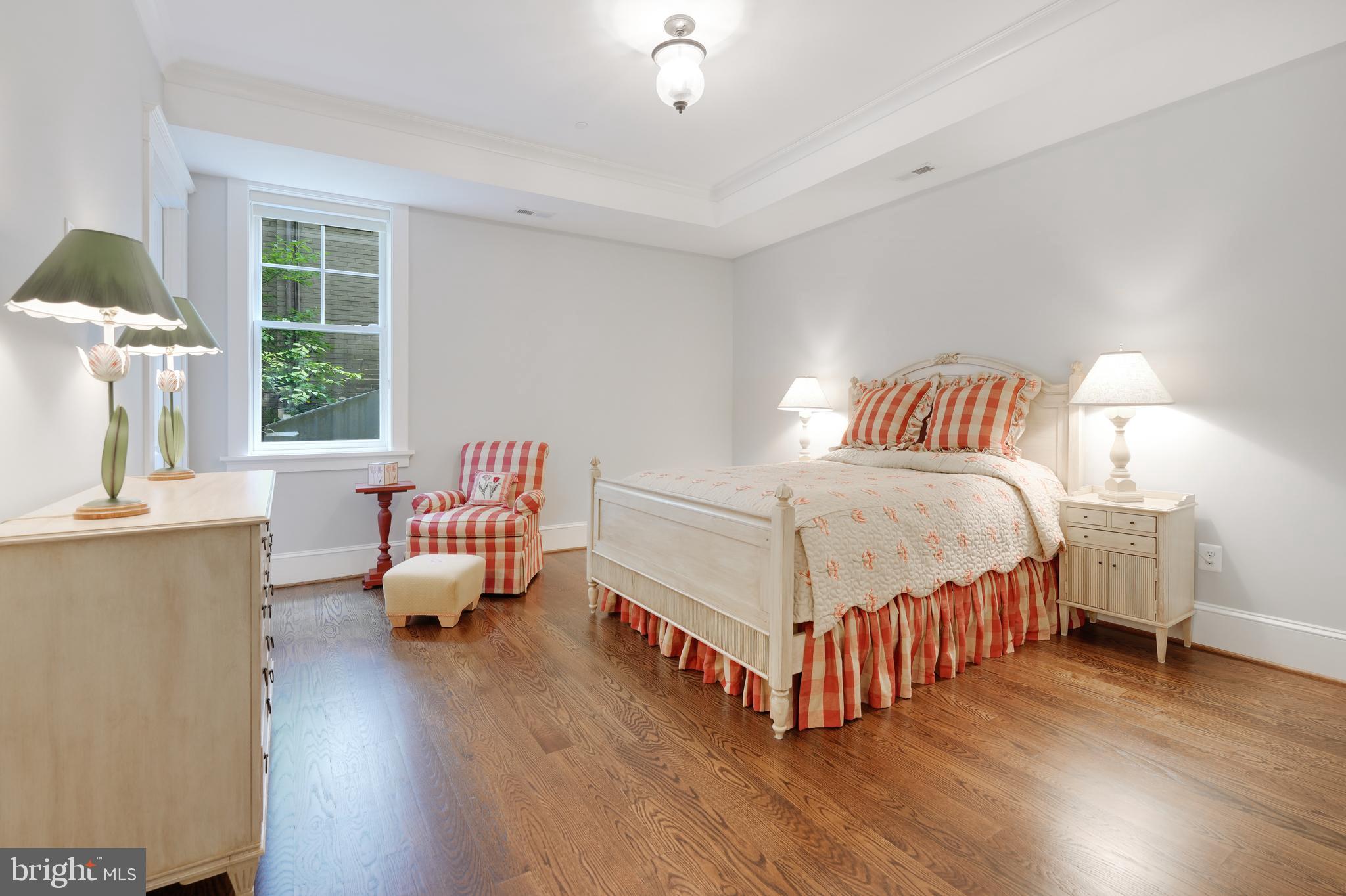 4303 ELM STREET