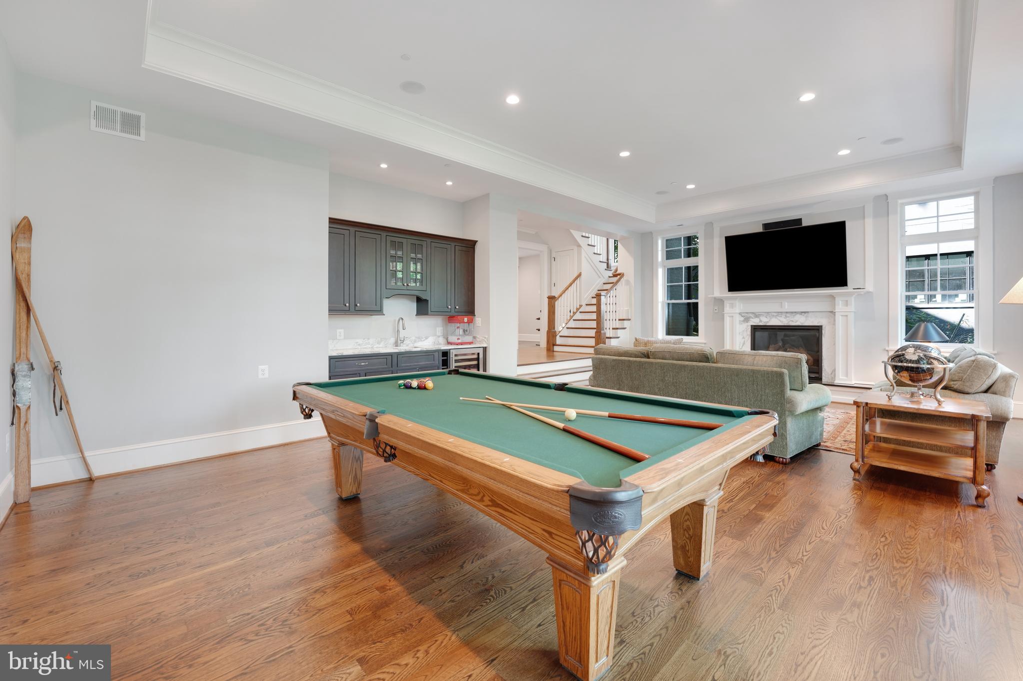 4303 ELM STREET