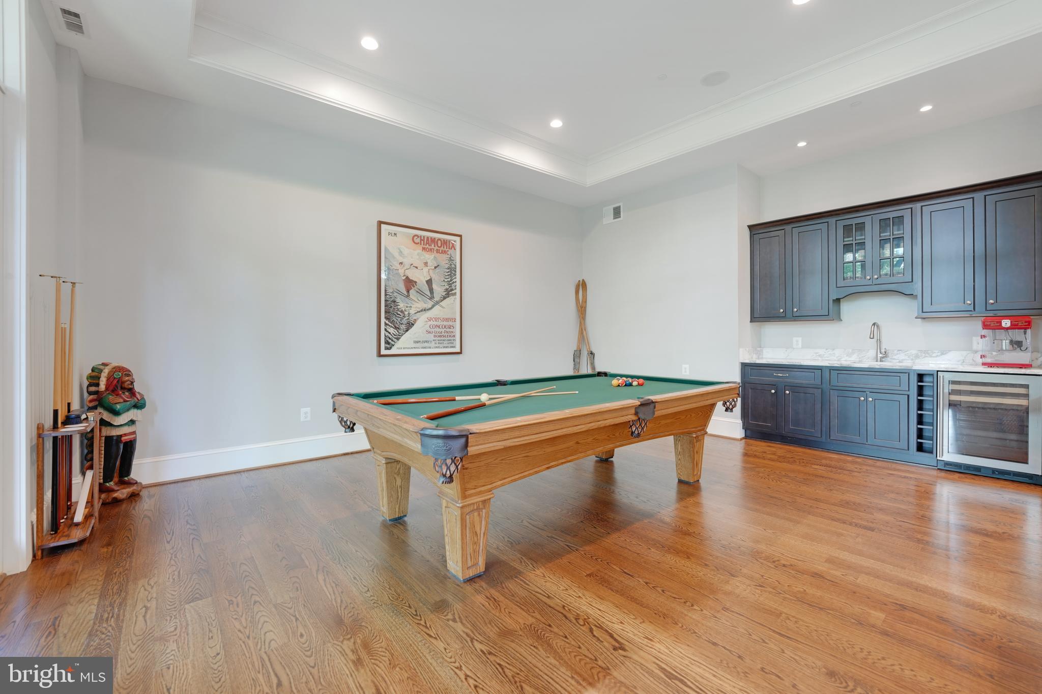 4303 ELM STREET