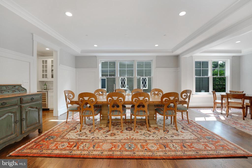 4303 ELM STREET