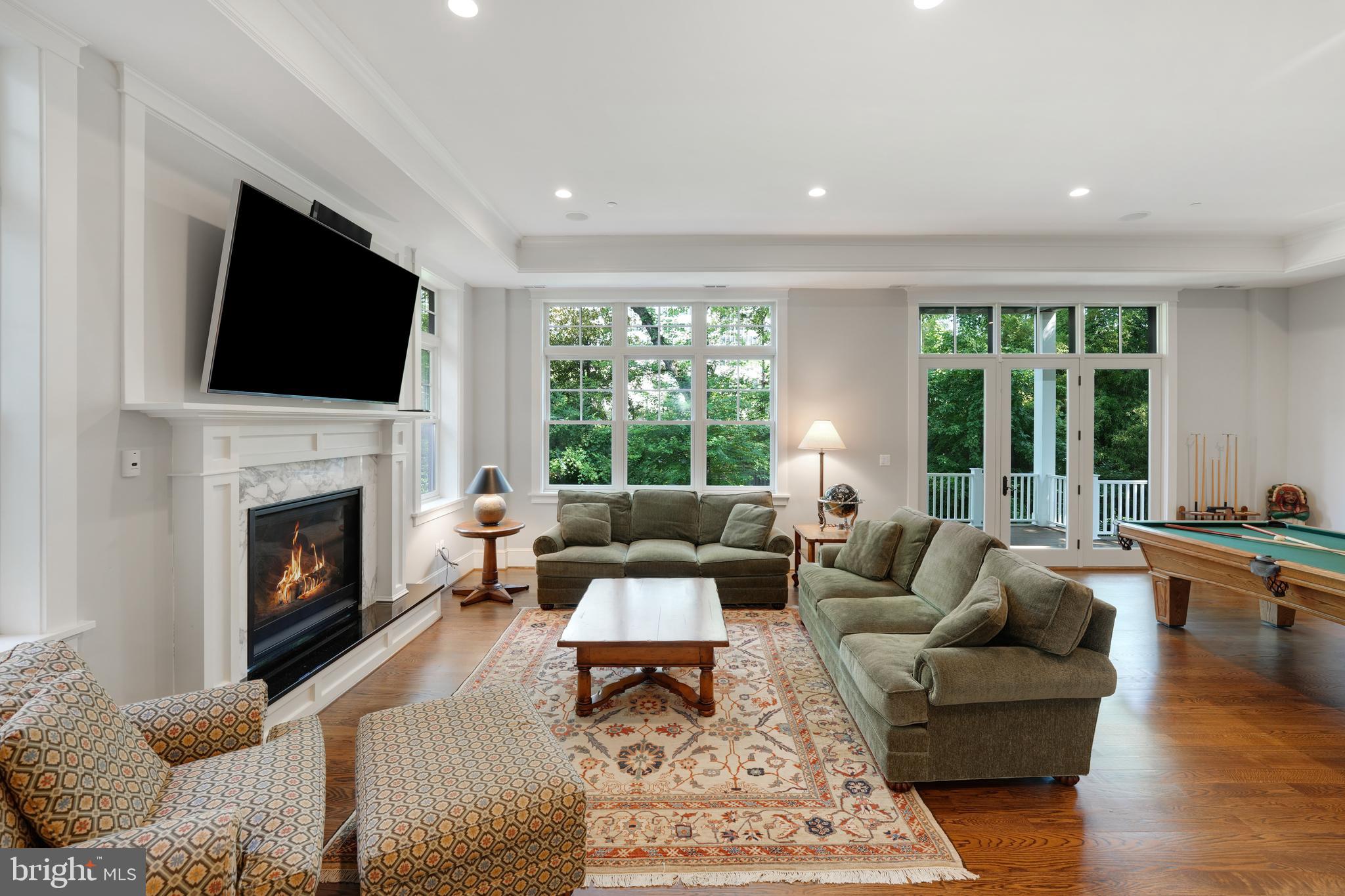 4303 ELM STREET