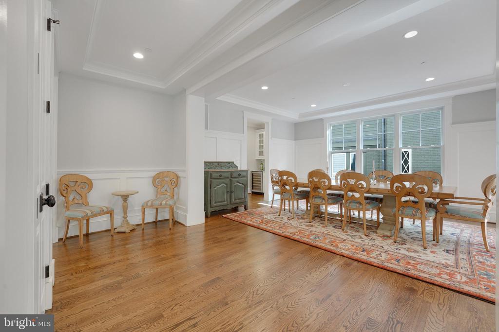 4303 ELM STREET
