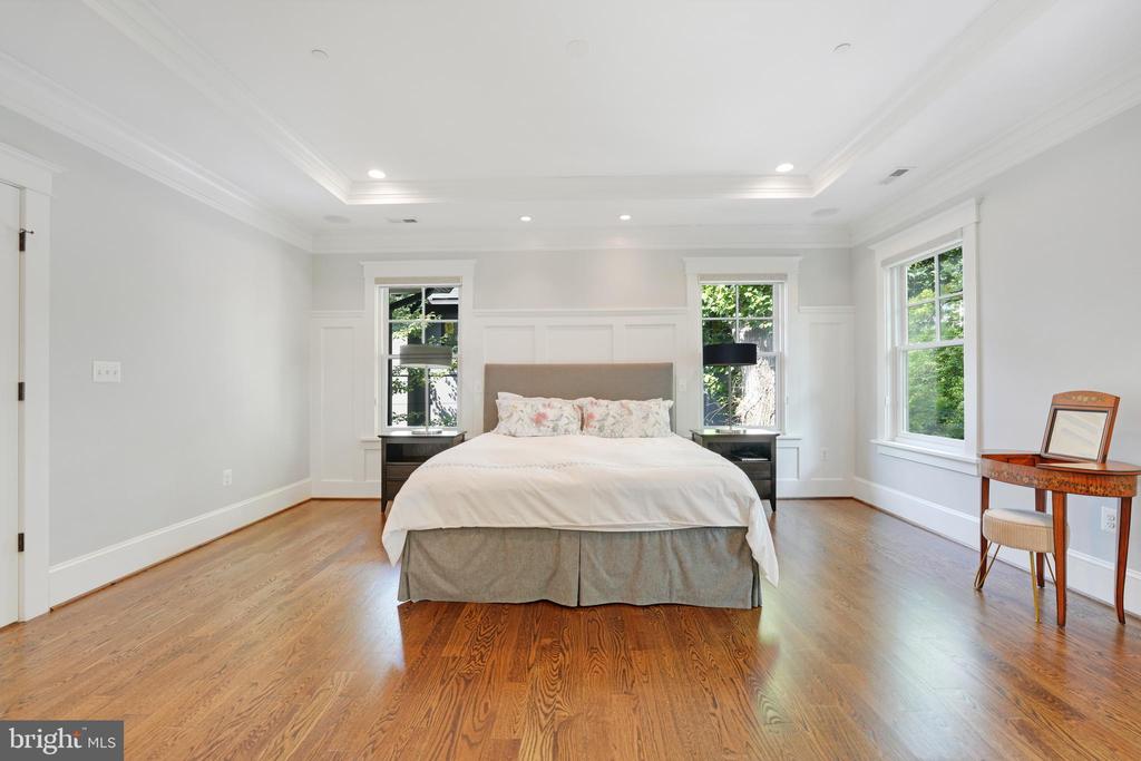 4303 ELM STREET