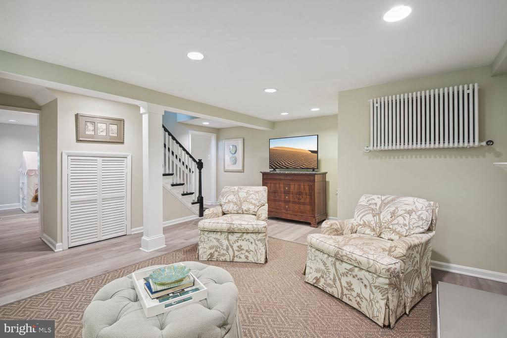 3411 THORNAPPLE STREET