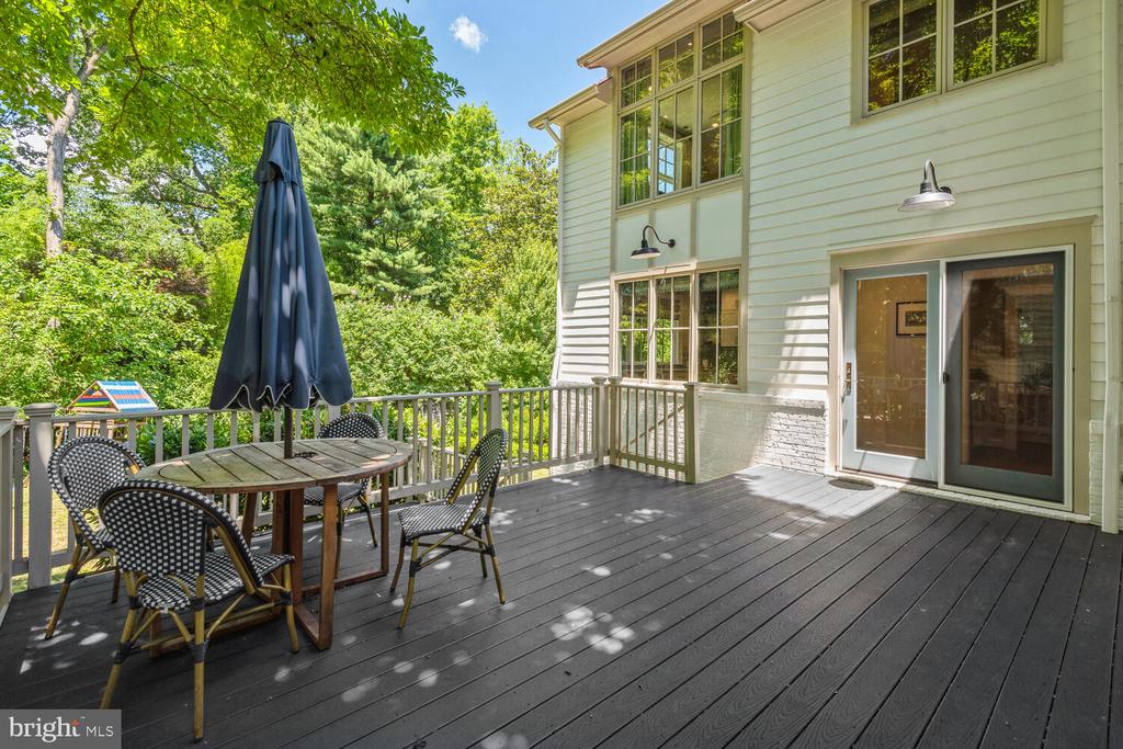 3411 THORNAPPLE STREET