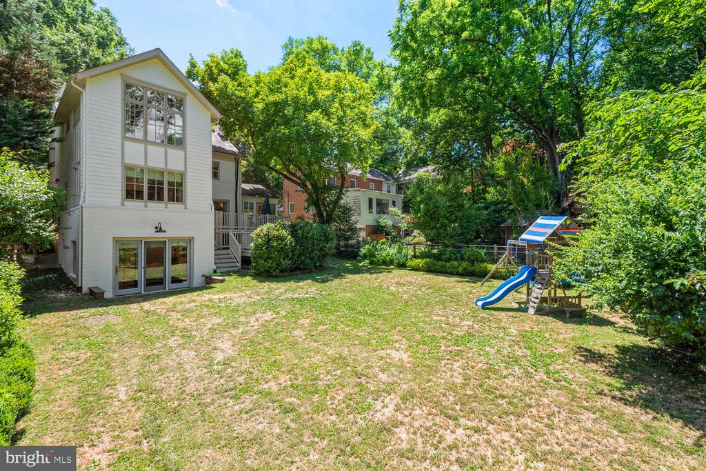 3411 THORNAPPLE STREET