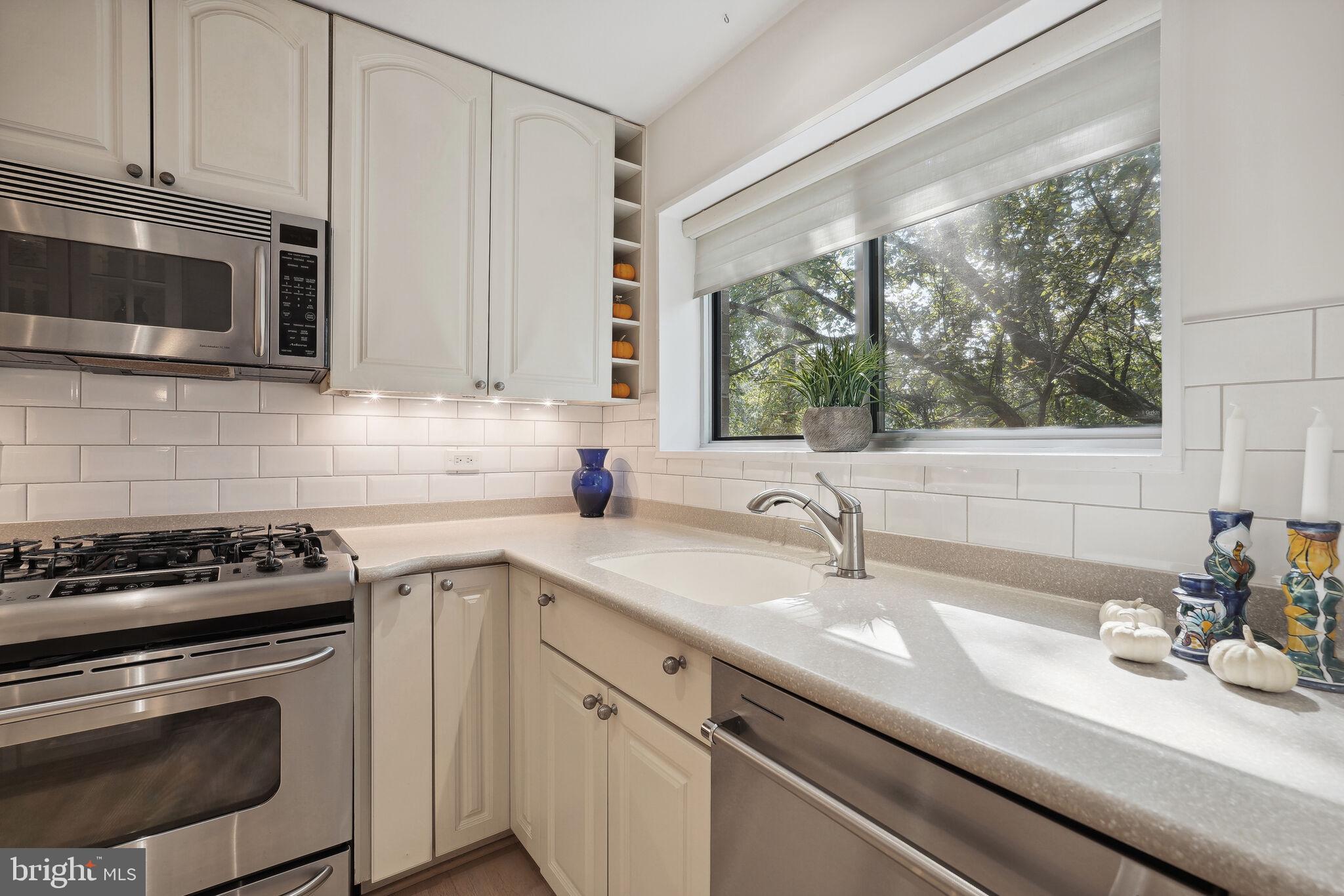 10636 MONTROSE 103