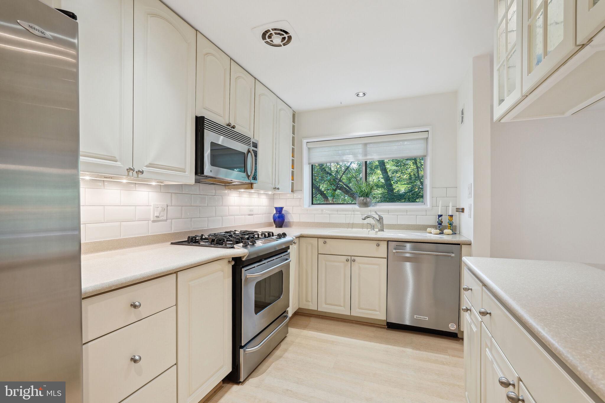 10636 MONTROSE 103