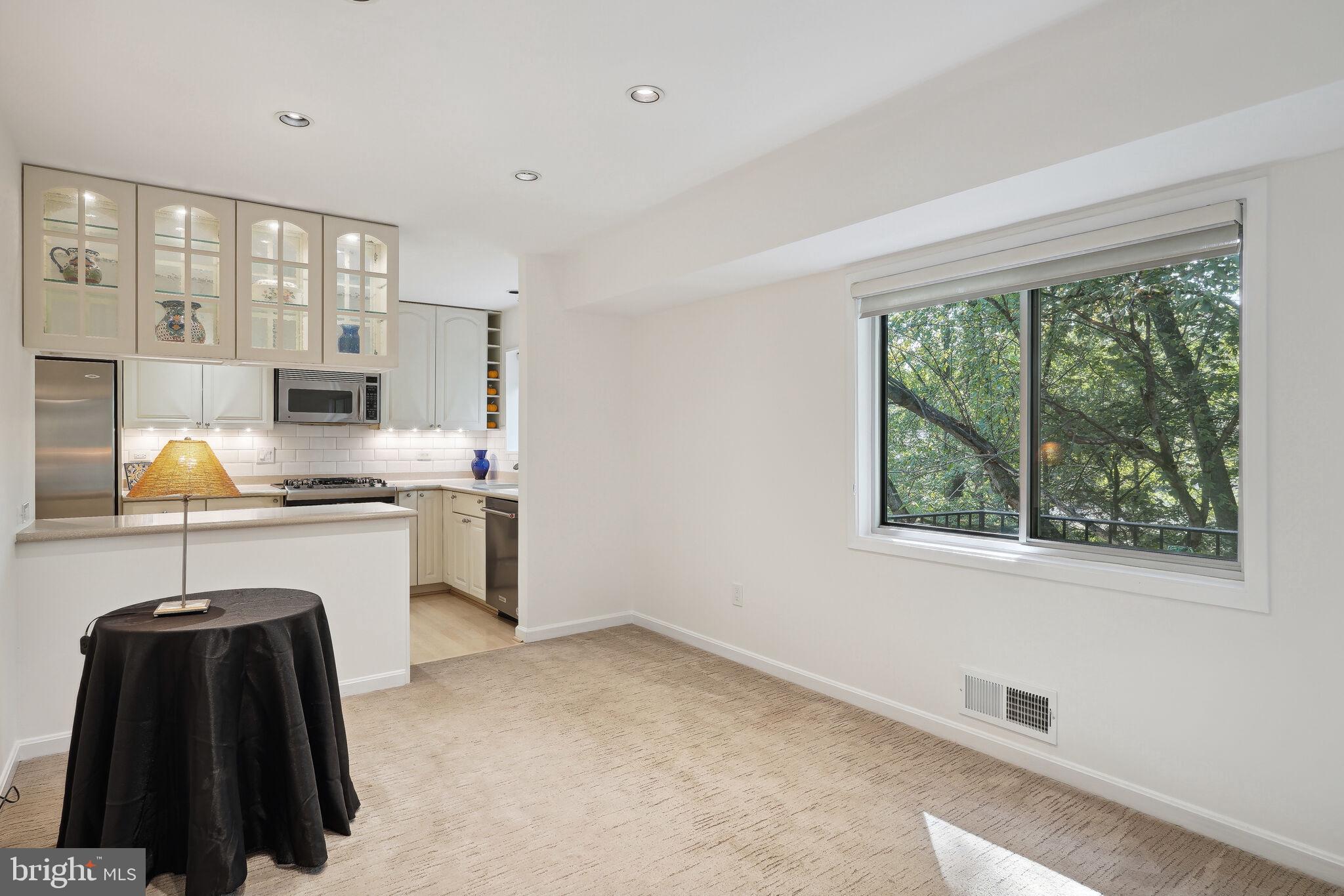 10636 MONTROSE 103
