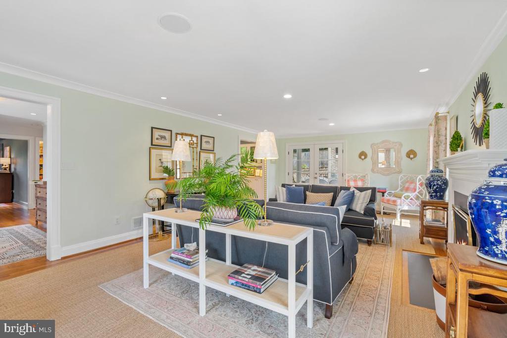 6211 GARNETT DRIVE