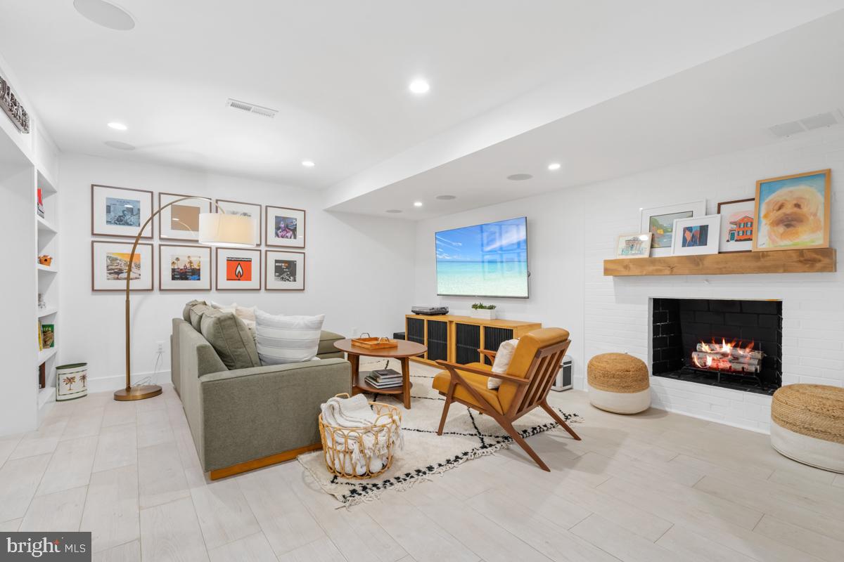6211 GARNETT DRIVE