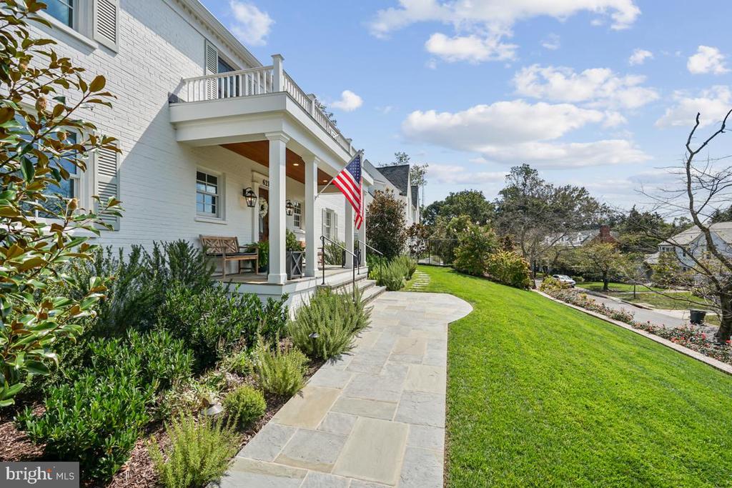 6211 GARNETT DRIVE