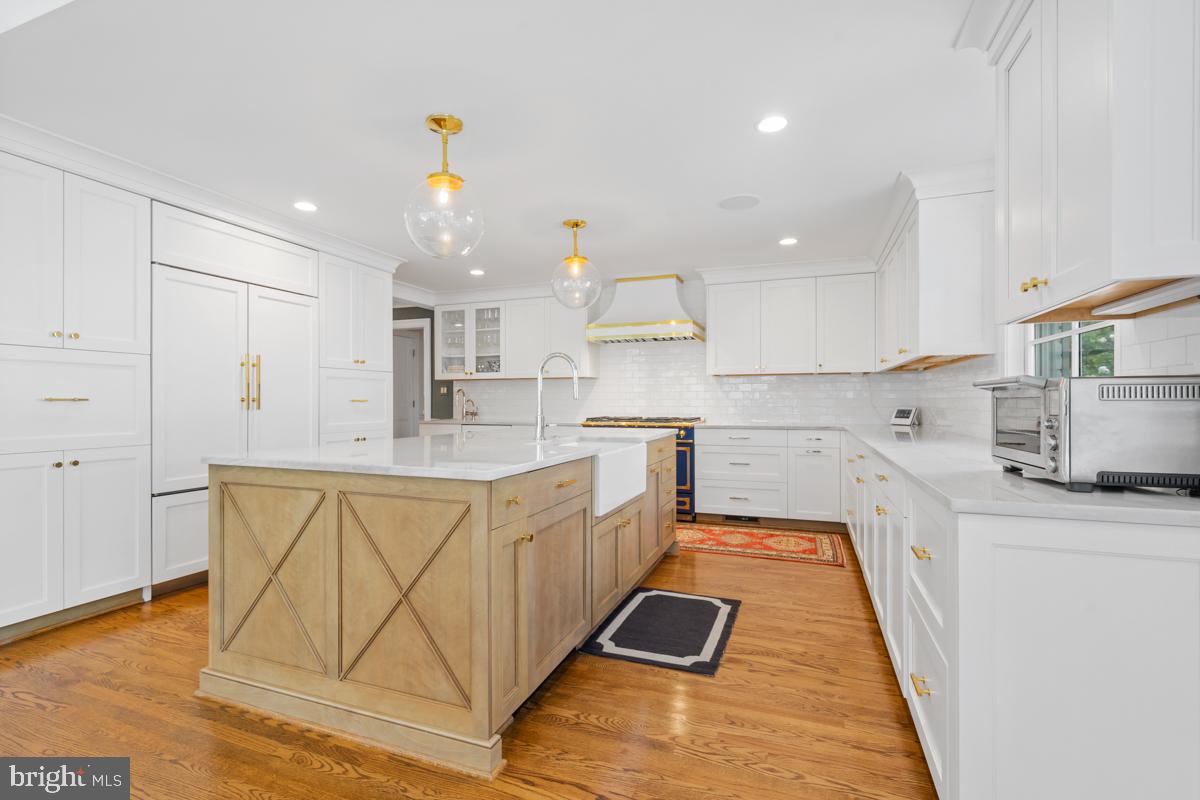 6211 GARNETT DRIVE