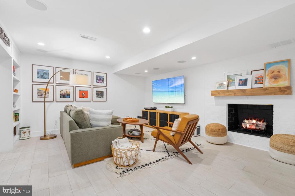 6211 GARNETT DRIVE