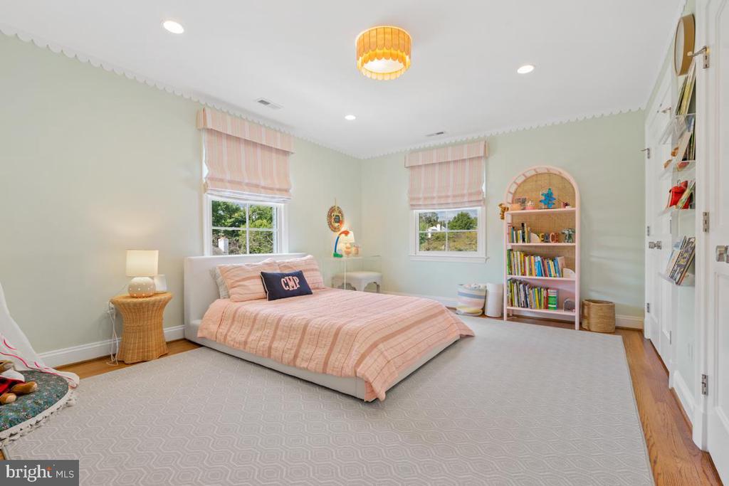 6211 GARNETT DRIVE