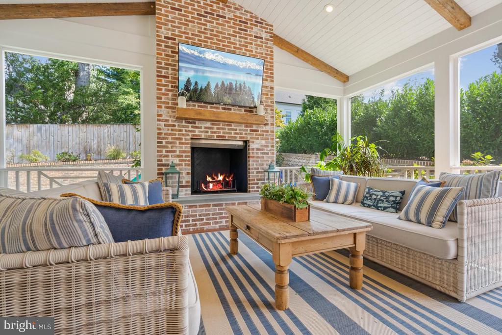 6211 GARNETT DRIVE
