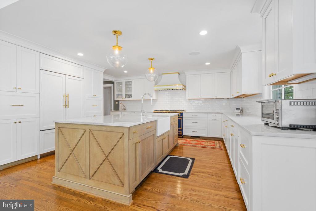 6211 GARNETT DRIVE