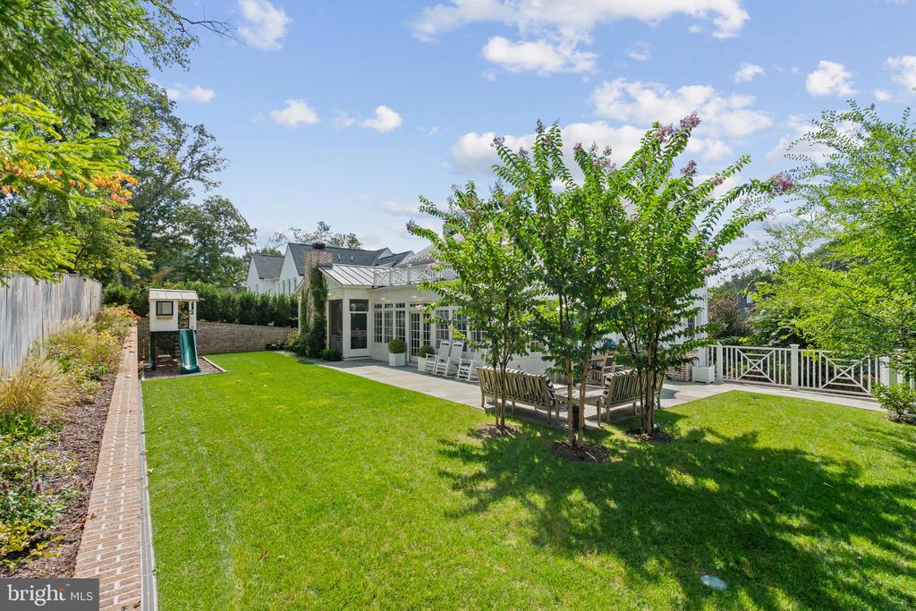 6211 GARNETT DRIVE