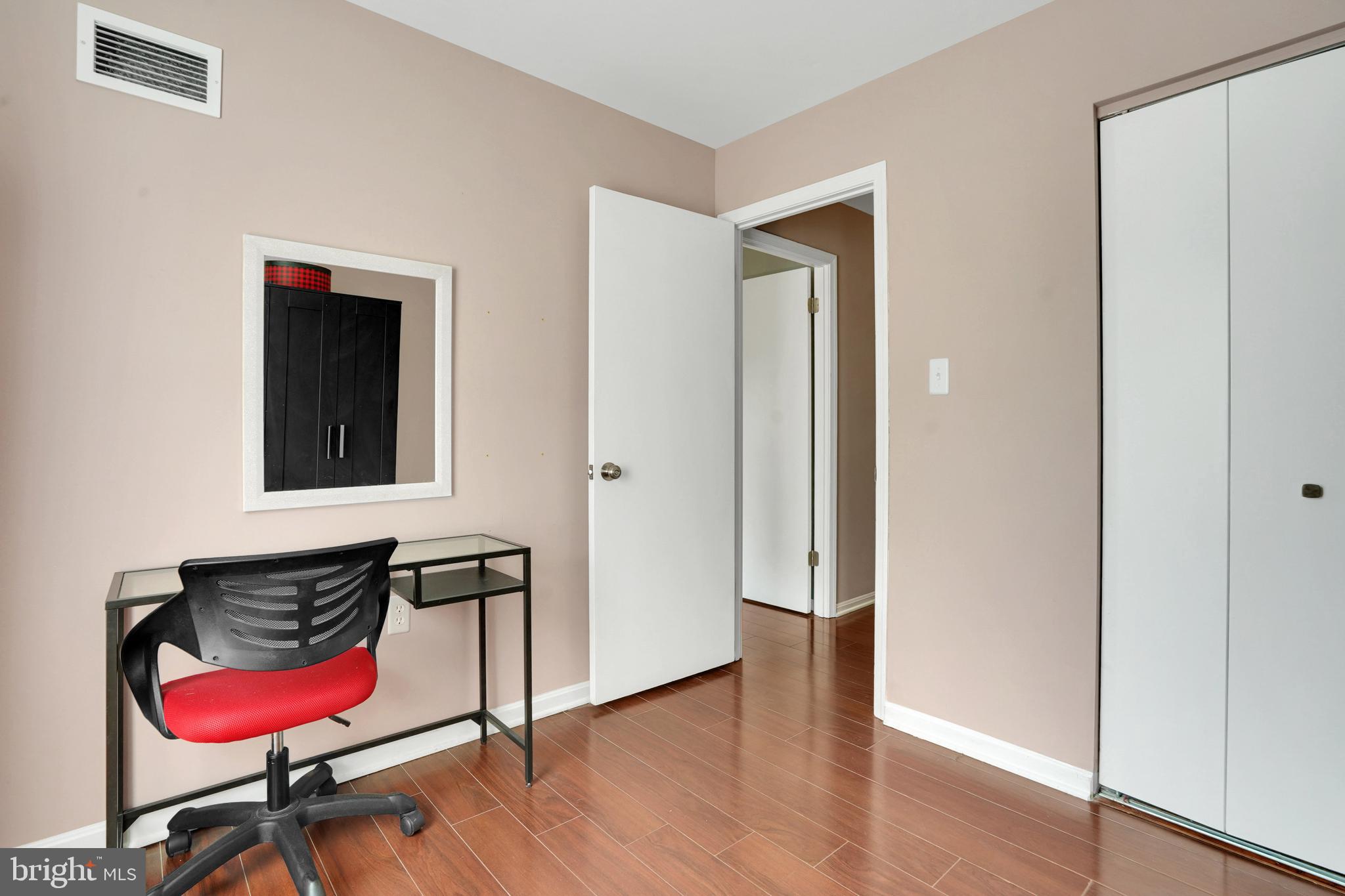 752 COLLEGE PARKWAY 7-752