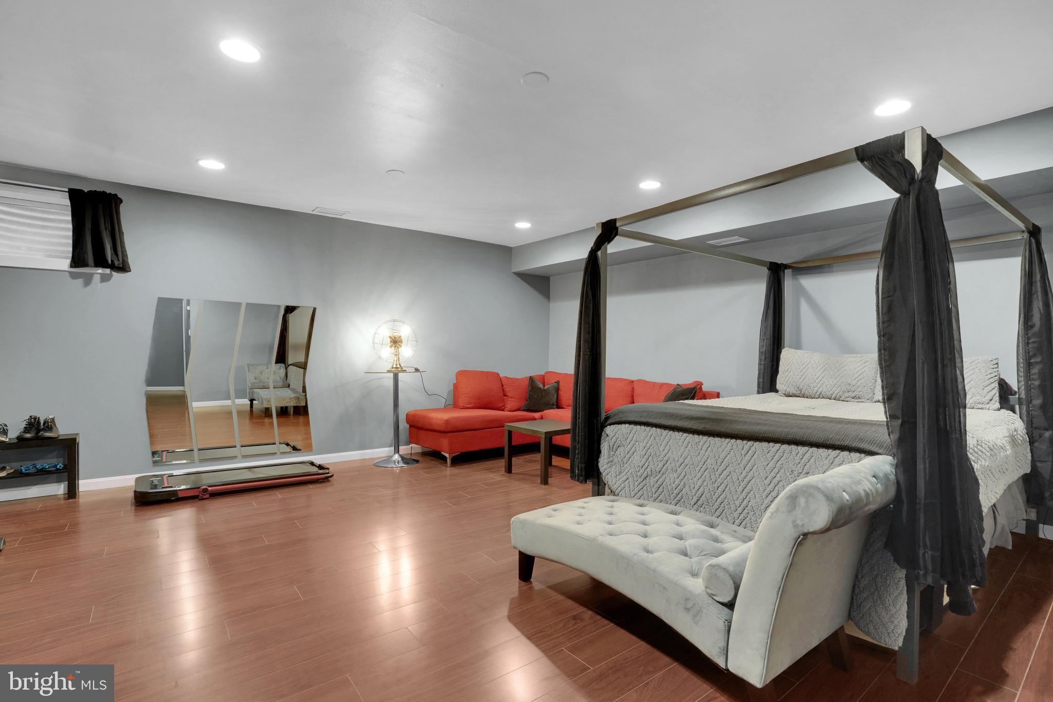 752 COLLEGE PARKWAY 7-752