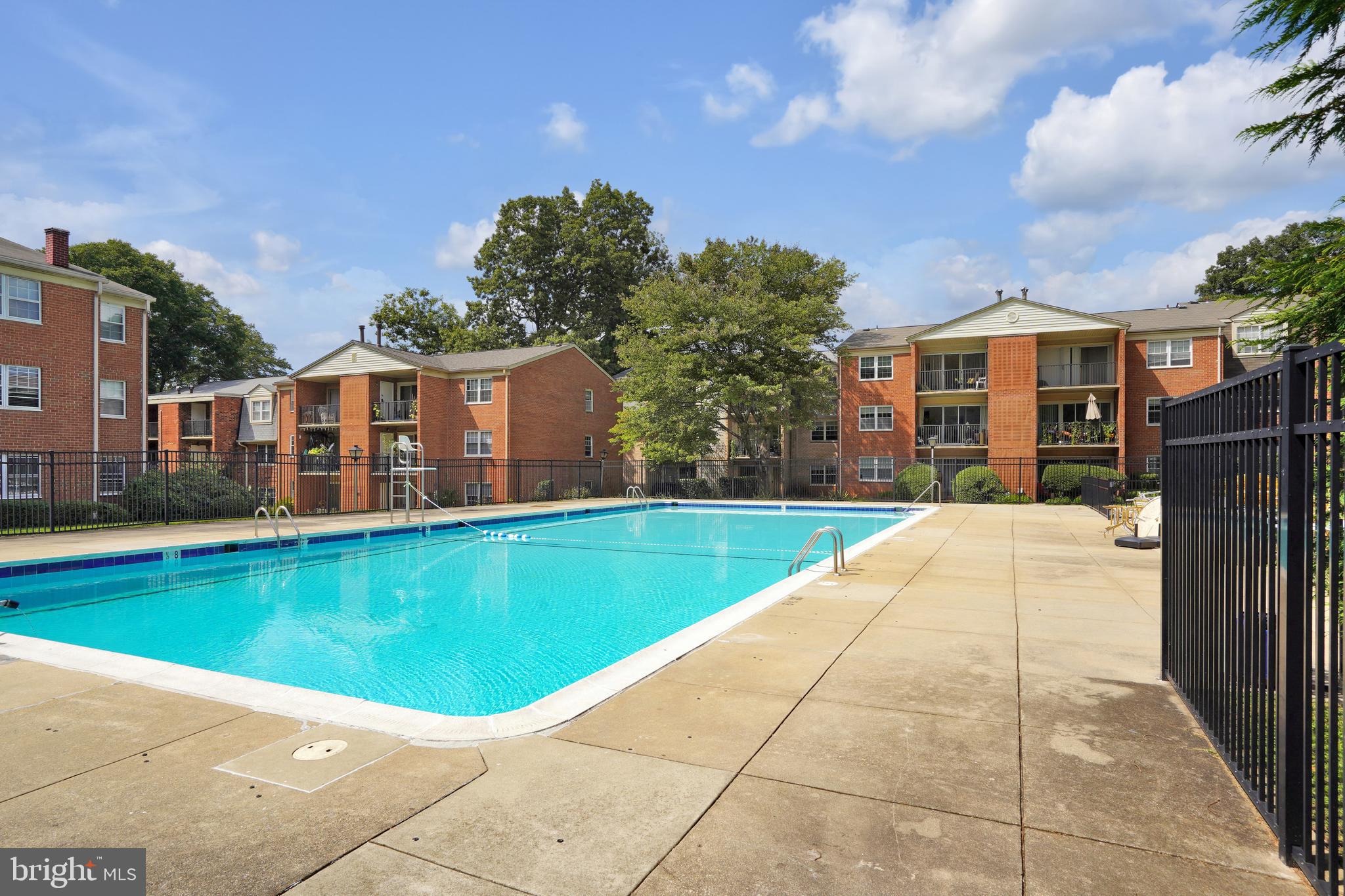 752 COLLEGE PARKWAY 7-752