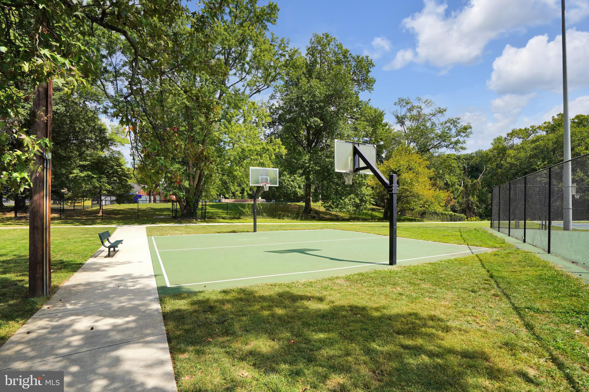 752 COLLEGE PARKWAY 7-752