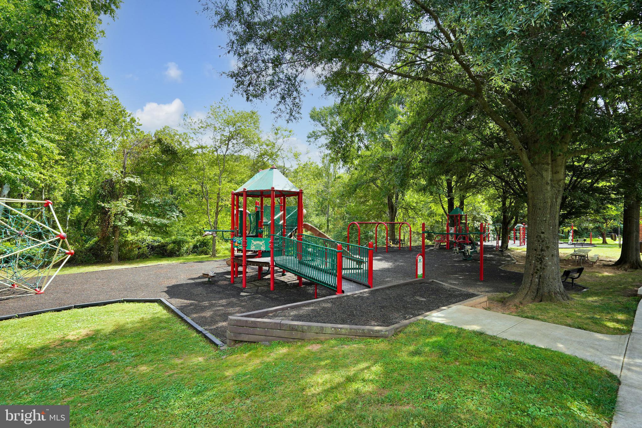 752 COLLEGE PARKWAY 7-752