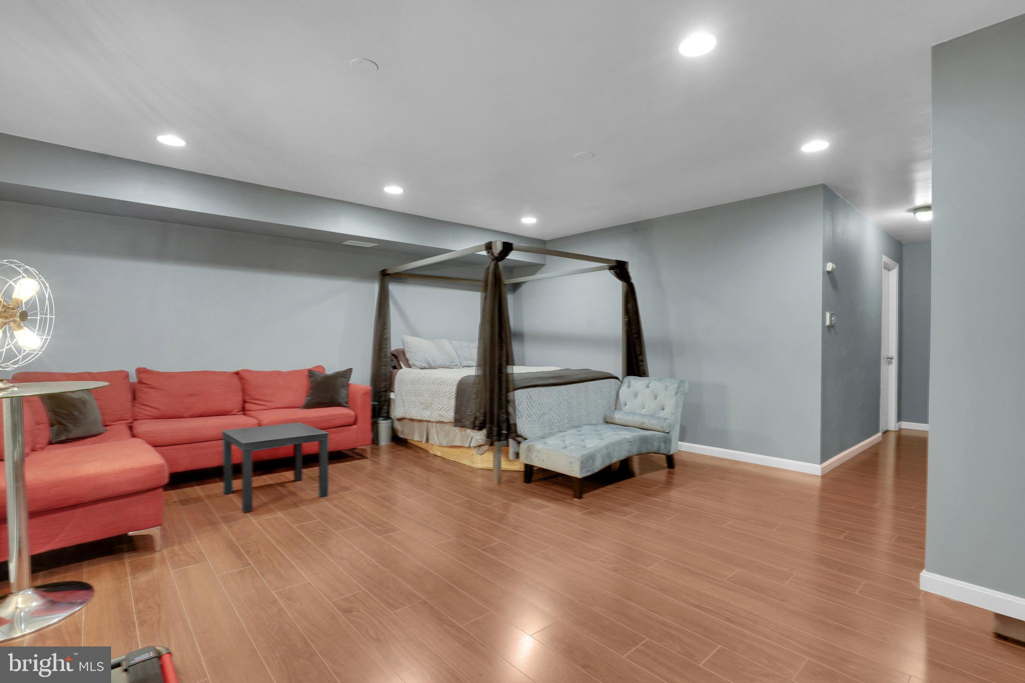 752 COLLEGE PARKWAY 7-752