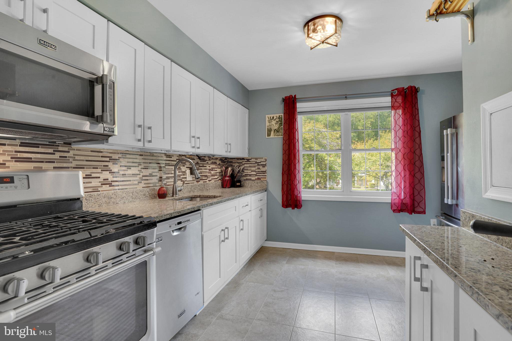 752 COLLEGE PARKWAY 7-752