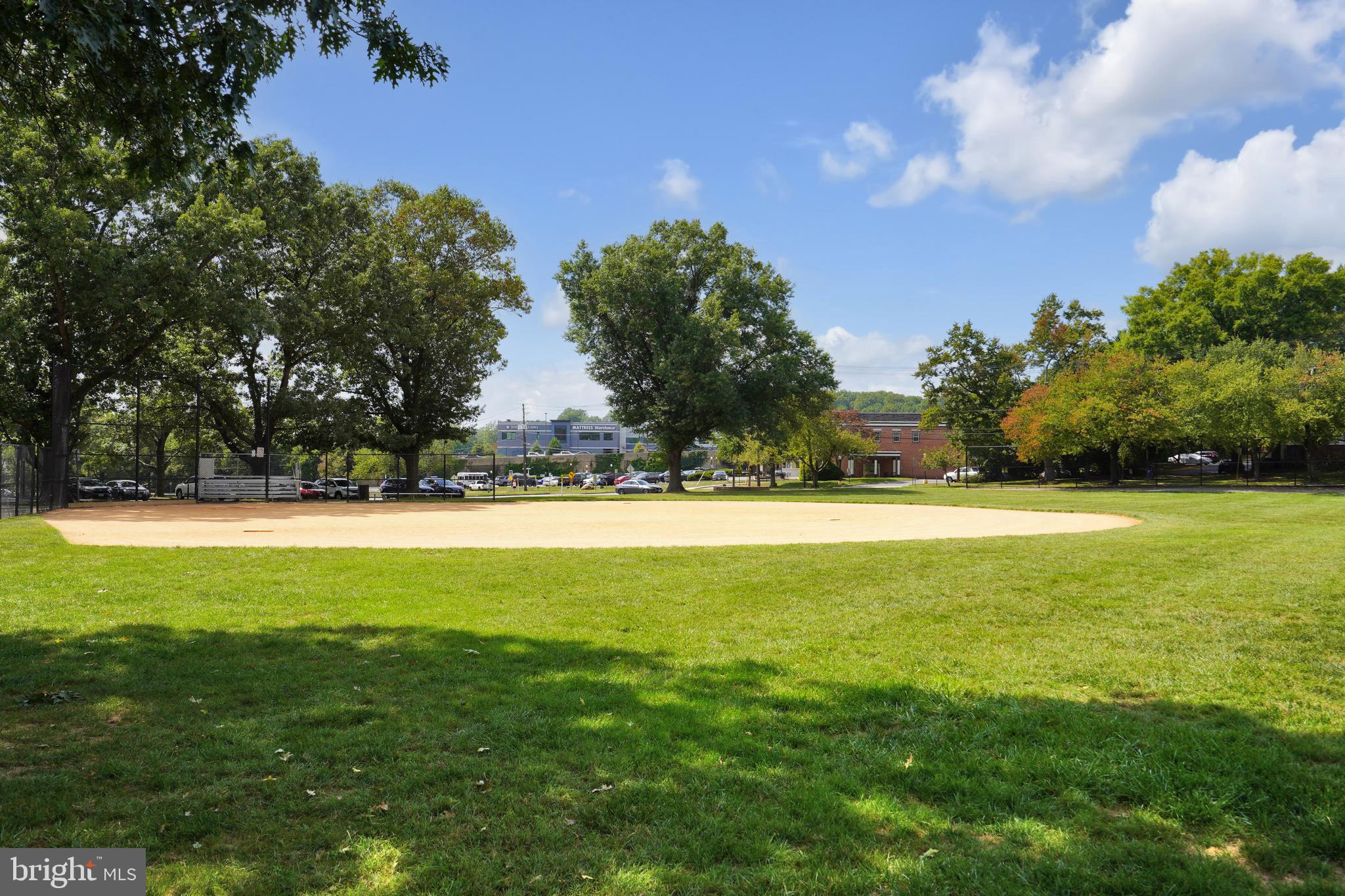 752 COLLEGE PARKWAY 7-752