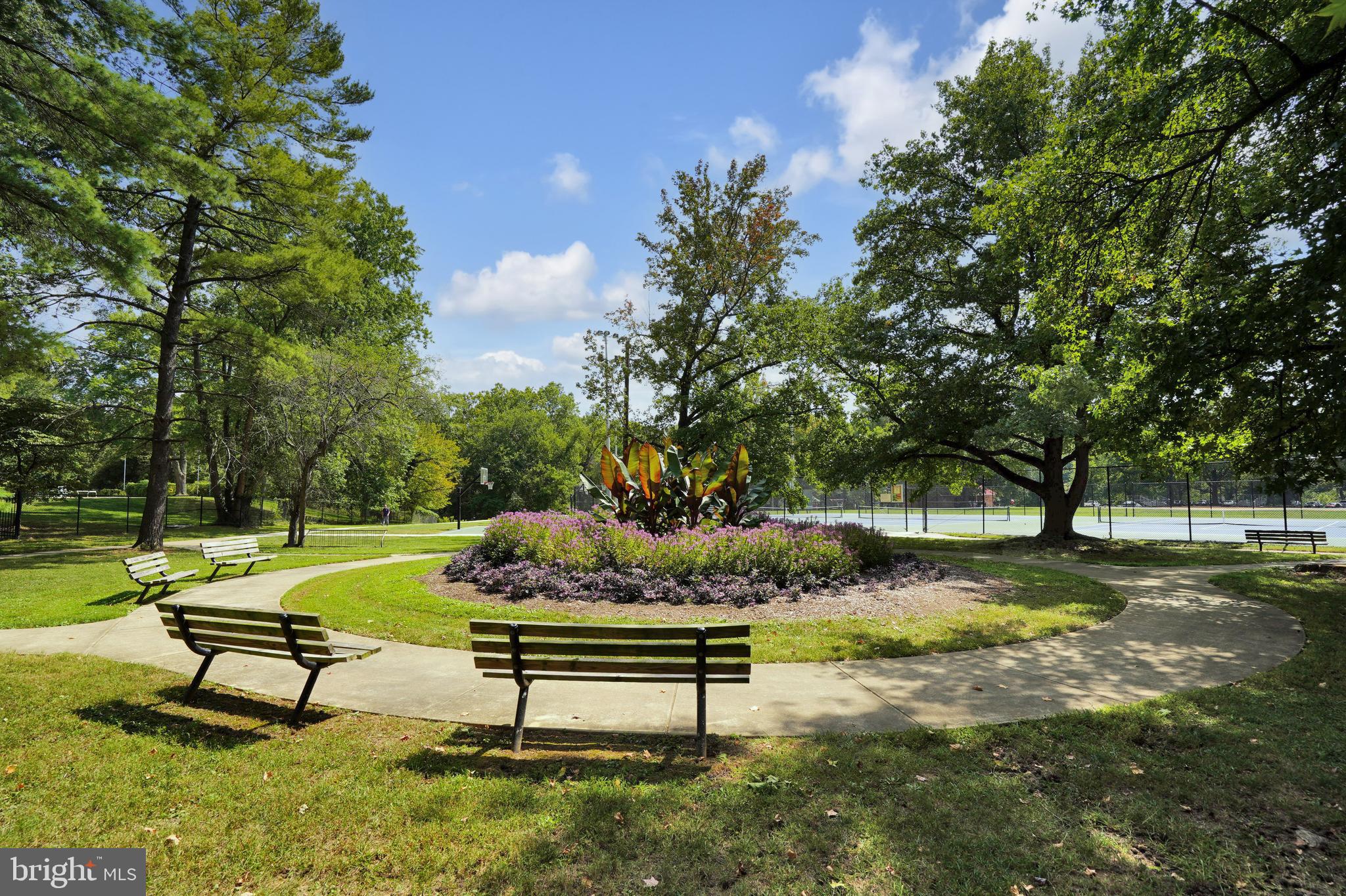 752 COLLEGE PARKWAY 7-752