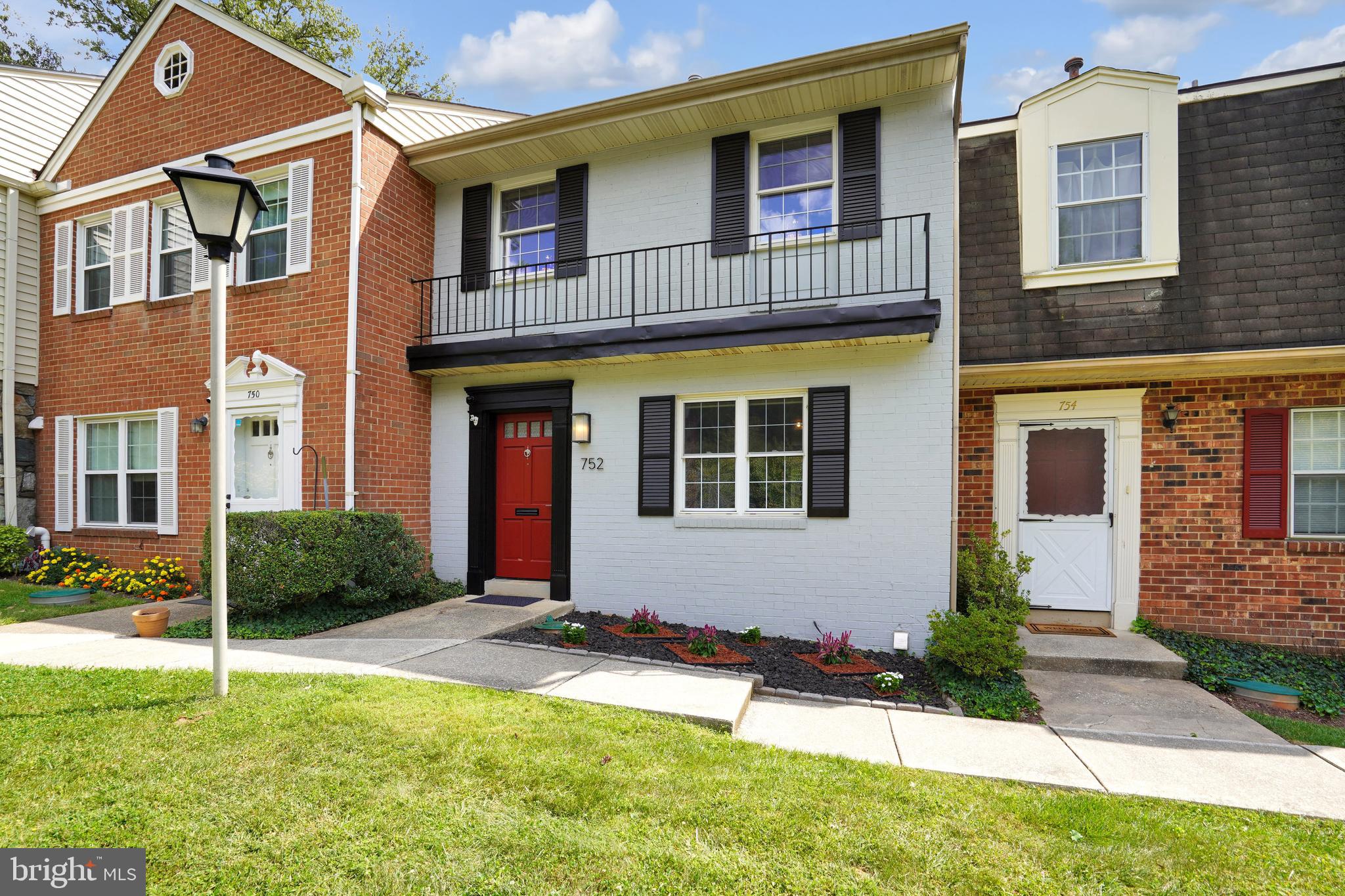 752 COLLEGE PARKWAY 7-752