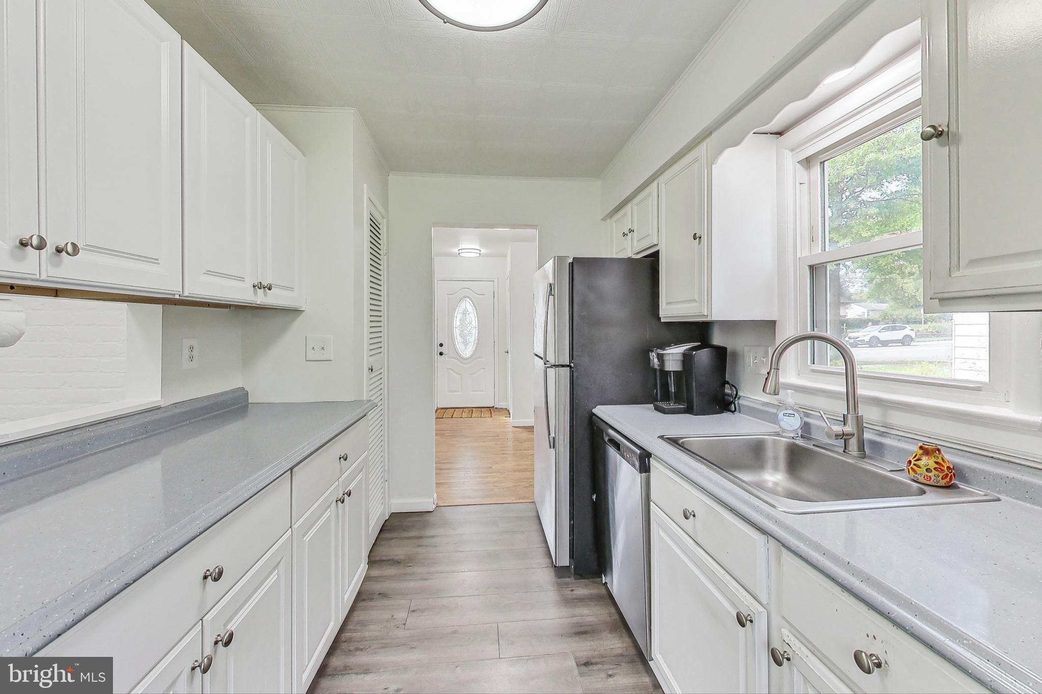 1104 GRANDIN AVENUE