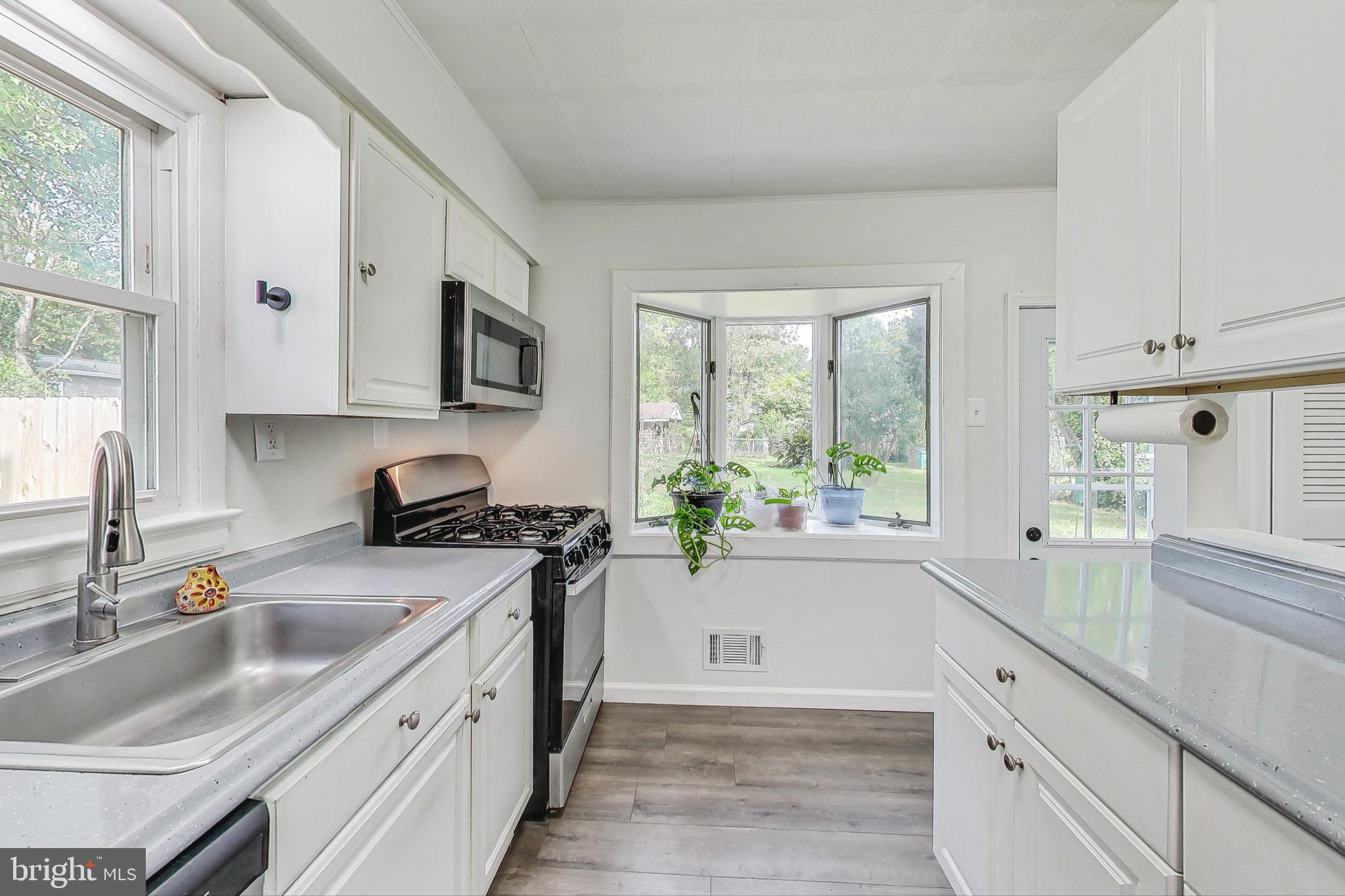 1104 GRANDIN AVENUE