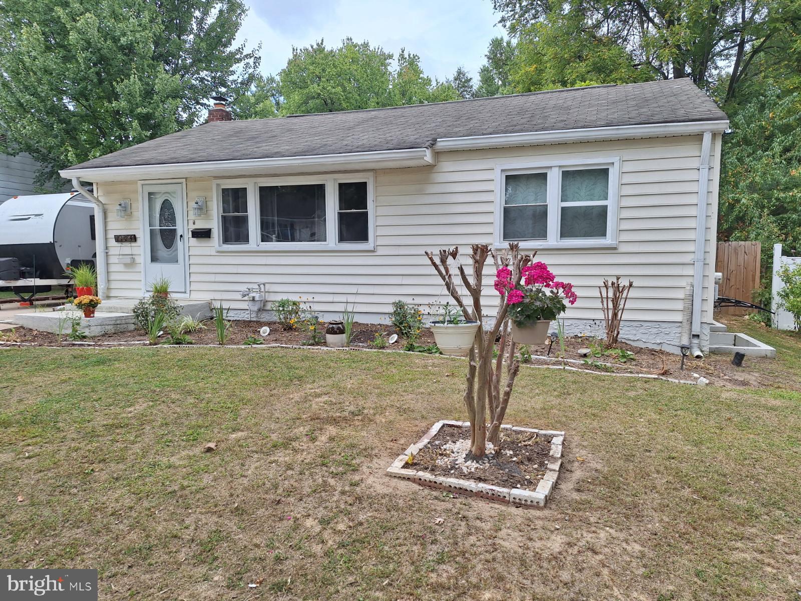1104 GRANDIN AVENUE