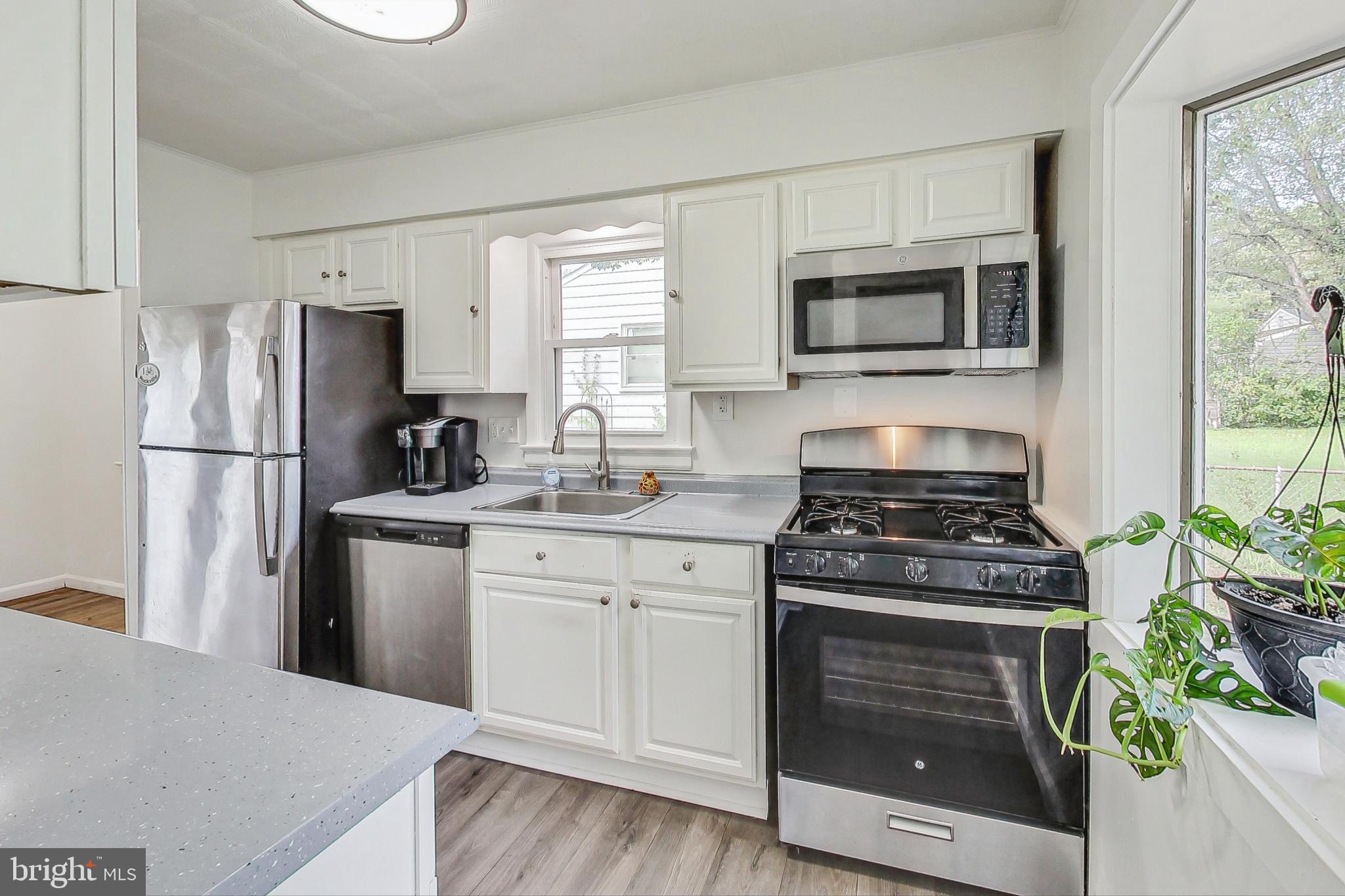 1104 GRANDIN AVENUE