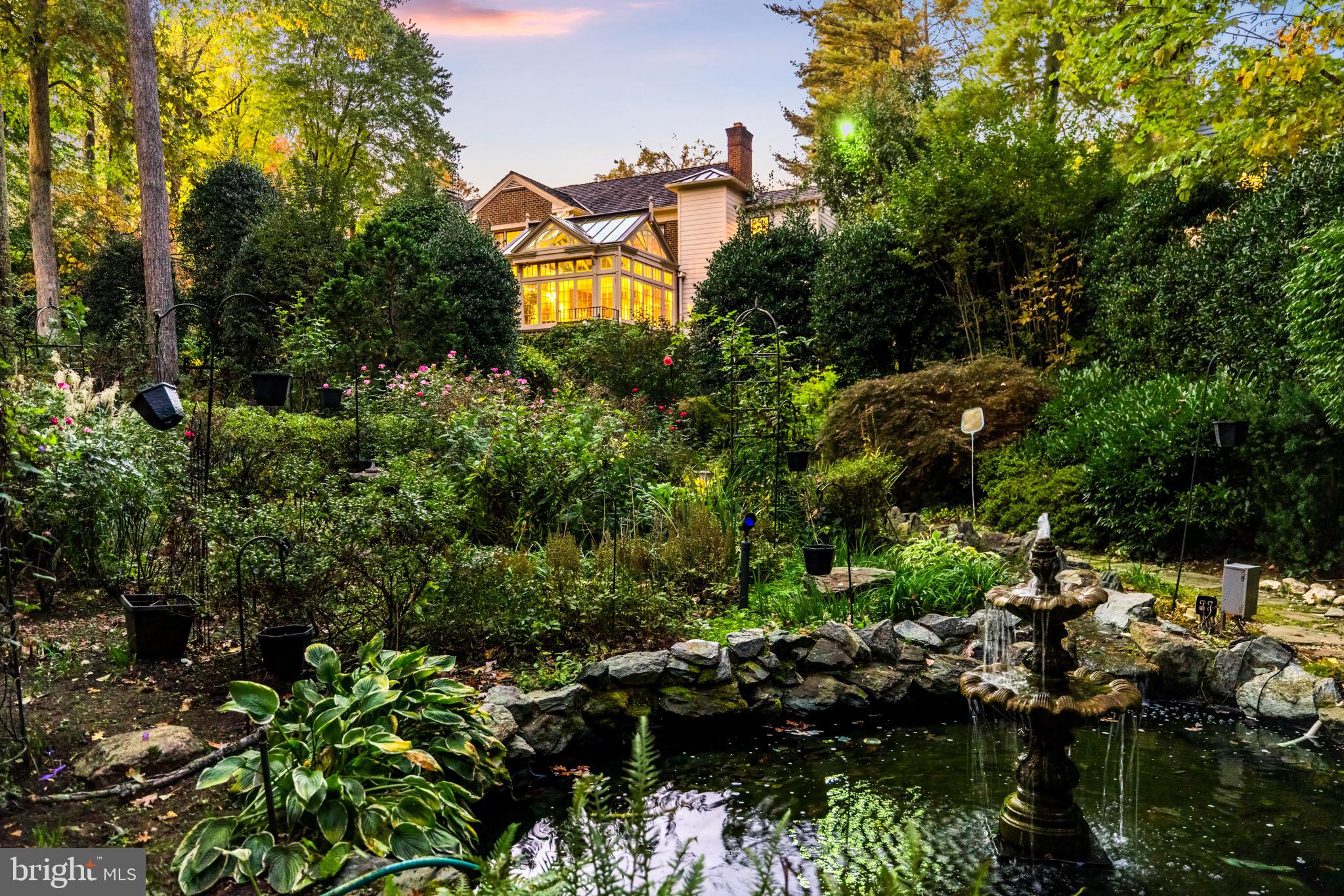 7104 HEATHWOOD COURT