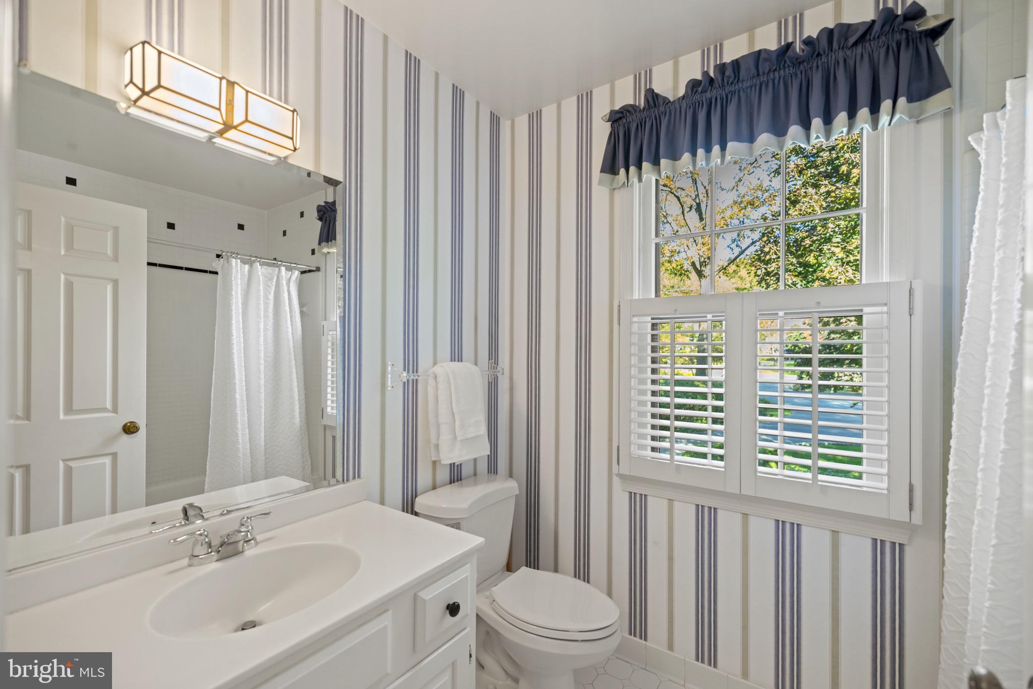 7104 HEATHWOOD COURT