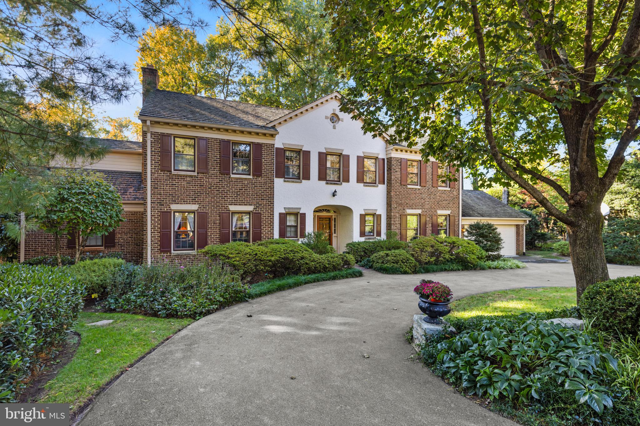 7104 HEATHWOOD COURT